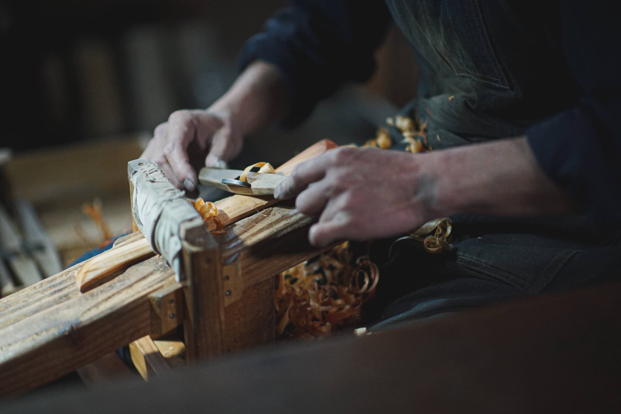 Working scene at Matsumoto Kogei's atelier